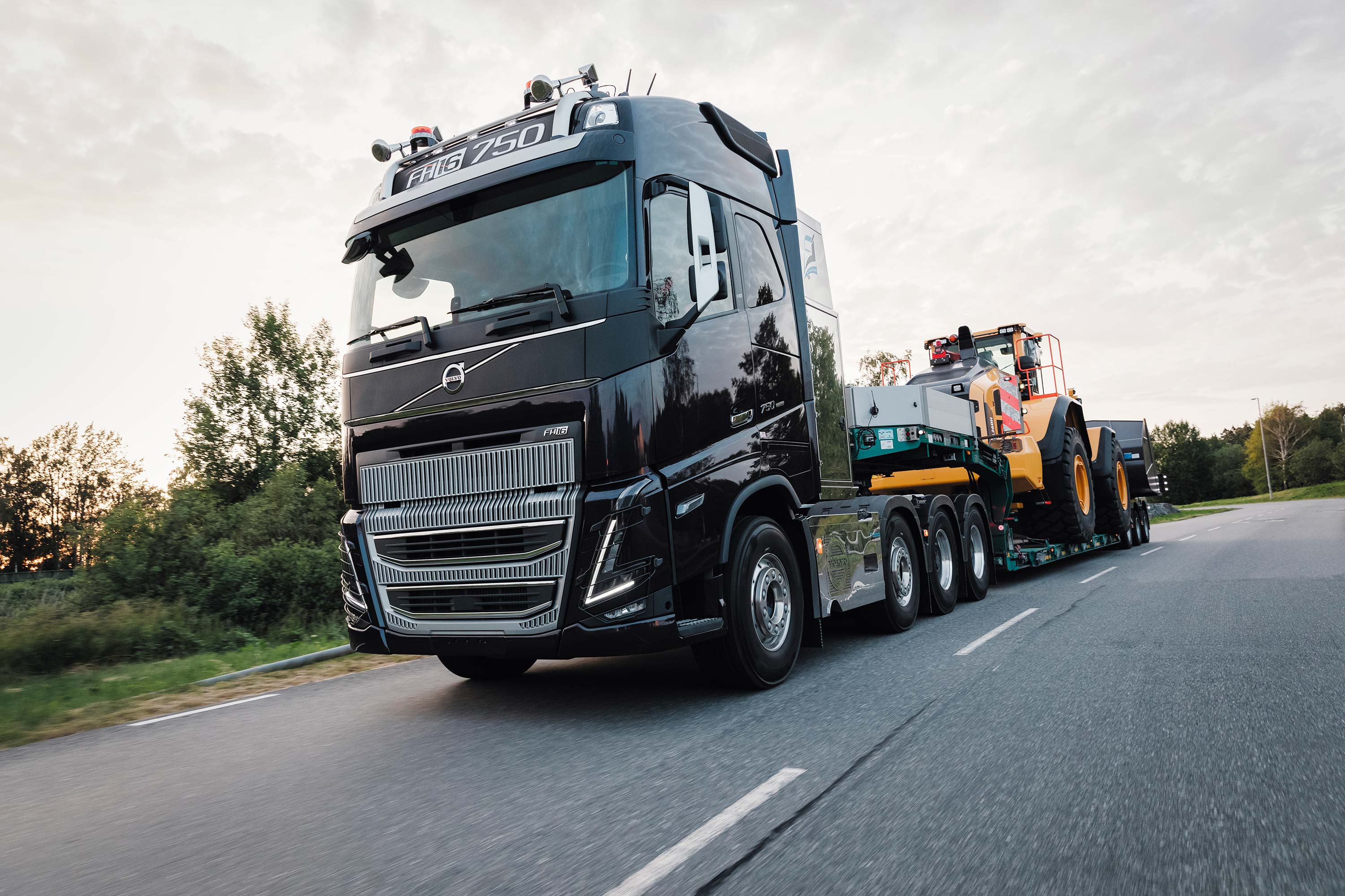 Tailor your Volvo FH16 for heavy transport.